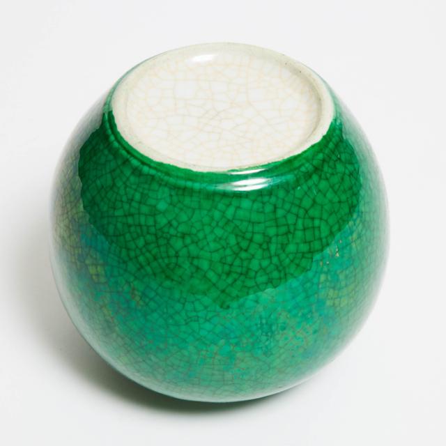 An Apple-Green Crackle-Glazed Jar, Late Qing Dynasty