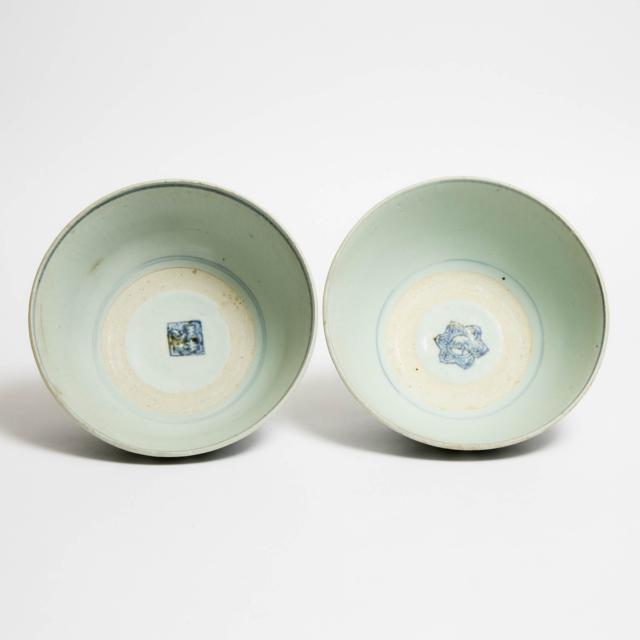 A Pair of Large Swatow Blue and White 'Auspicious Characters' Bowls, Ming Dynasty (1368-1644)