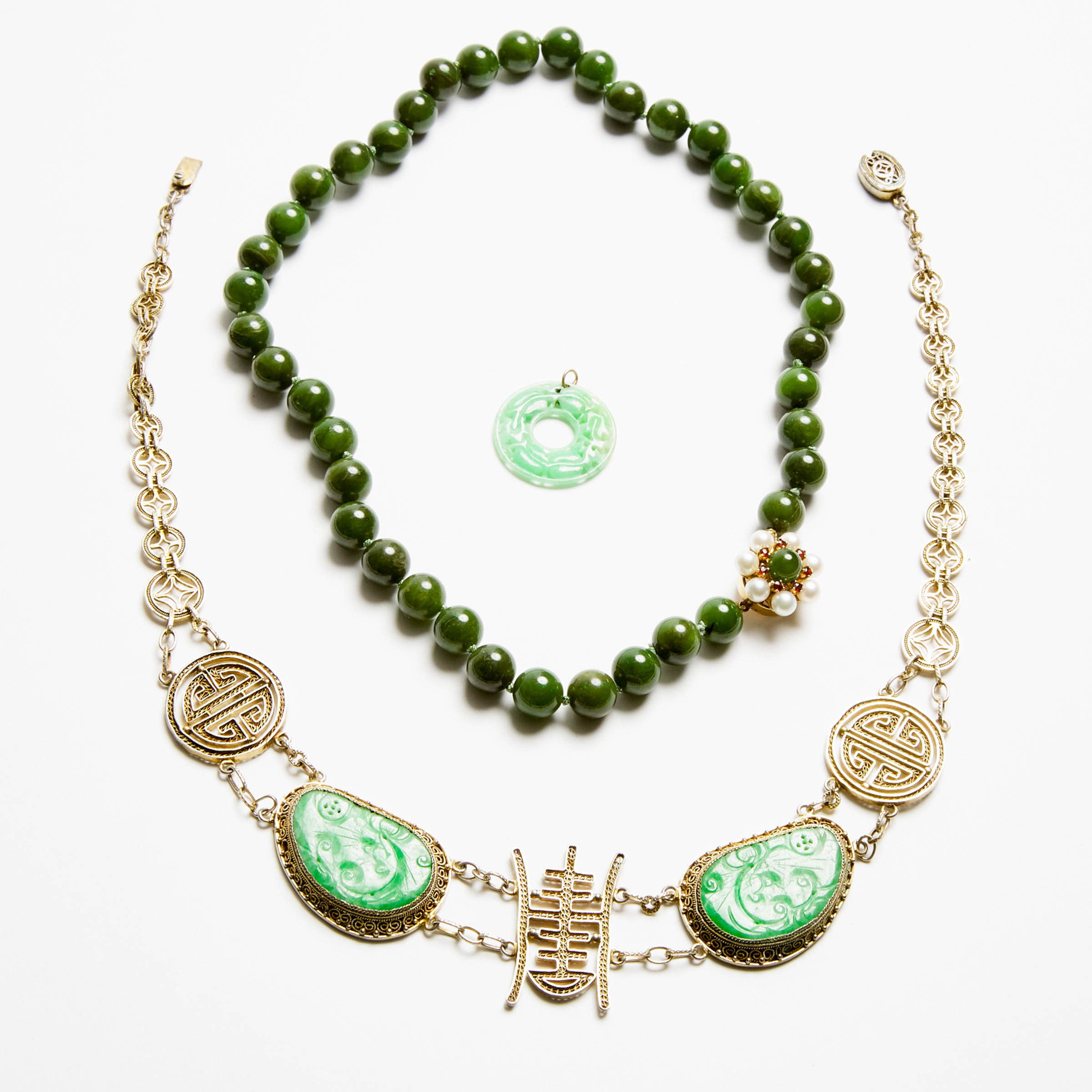 Three Jadeite and Spinach Jade Jewellery Pieces, 19th/20th Century