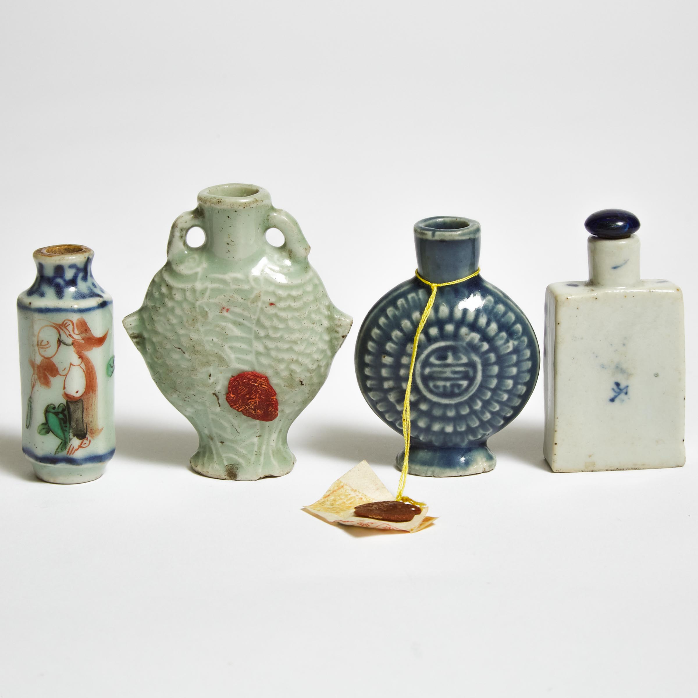 A Group of Four Porcelain Snuff Bottles, 18th/19th Century