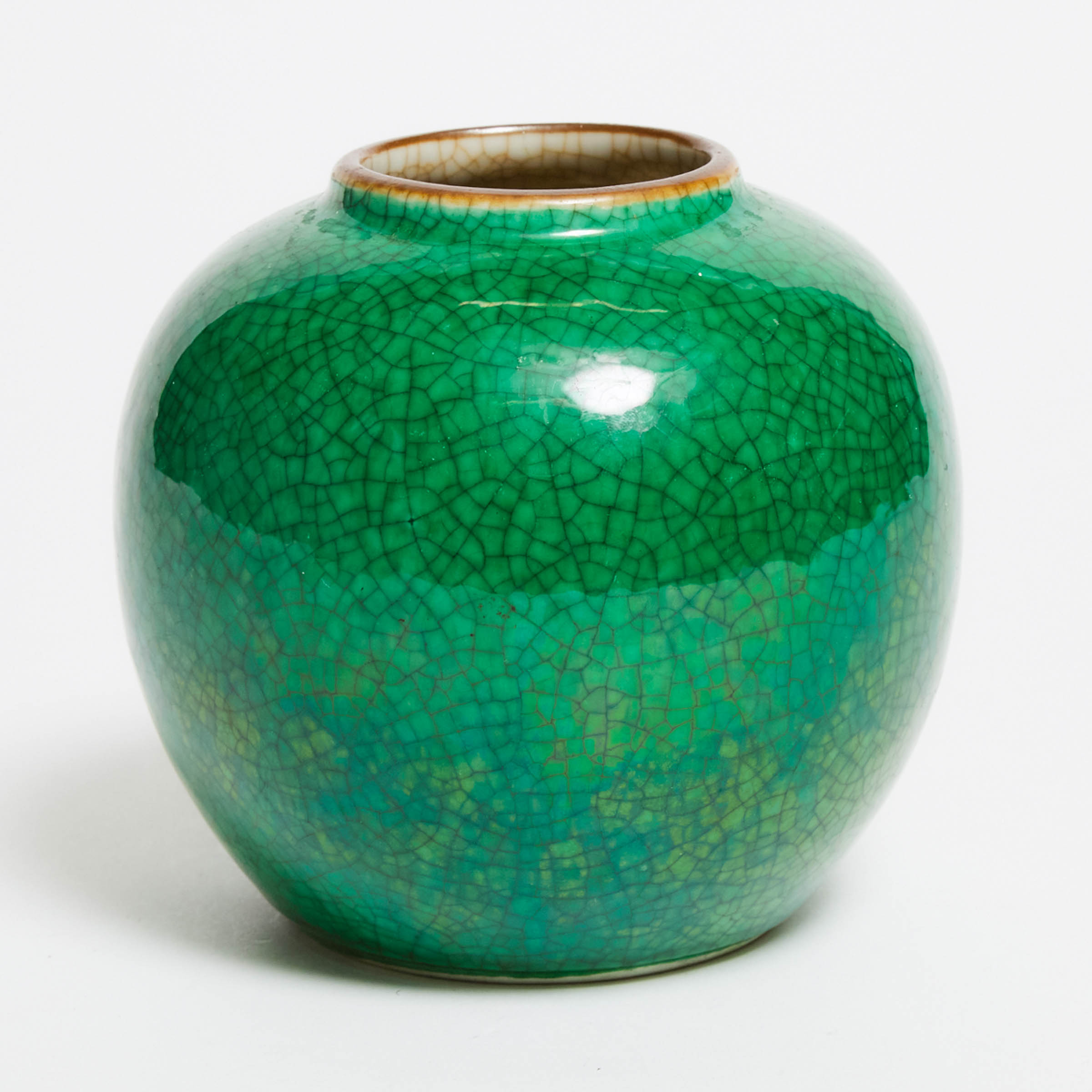 An Apple-Green Crackle-Glazed Jar, Late Qing Dynasty