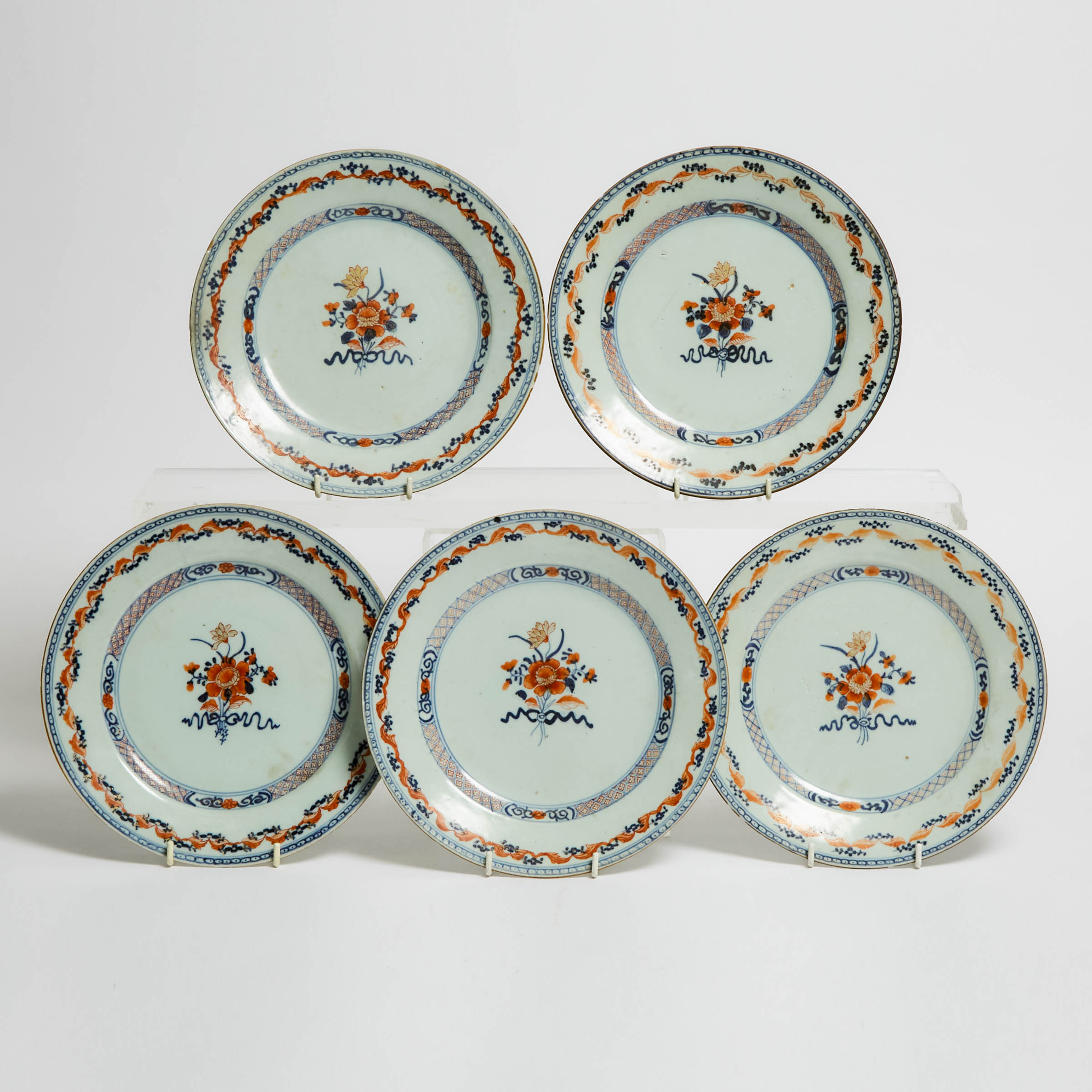 A Set of Five Chinese Imari Dishes, Kangxi Period (1662-1722)