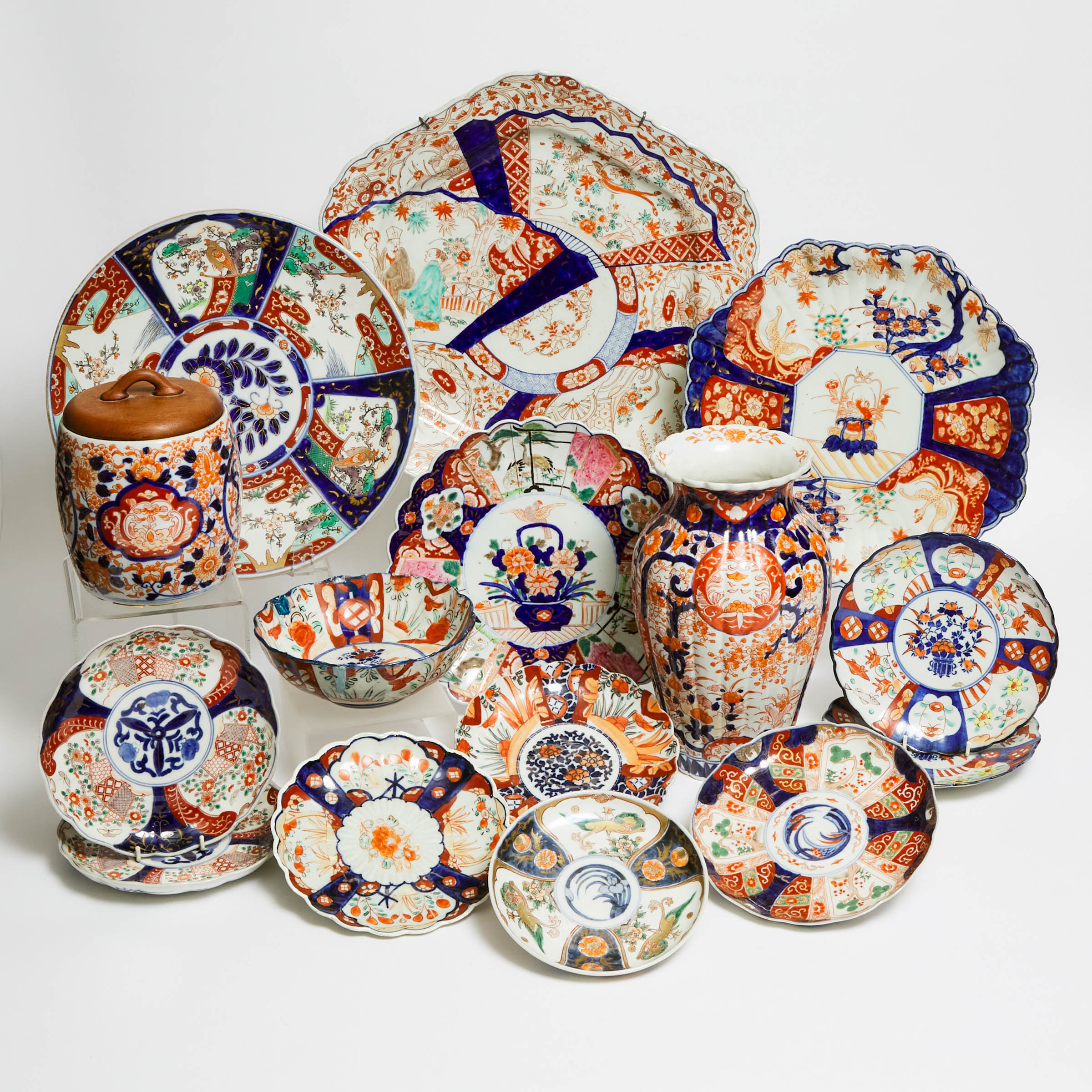 A Group of Fifteen Imari Porcelain Wares, Meiji Period (1868-1912)