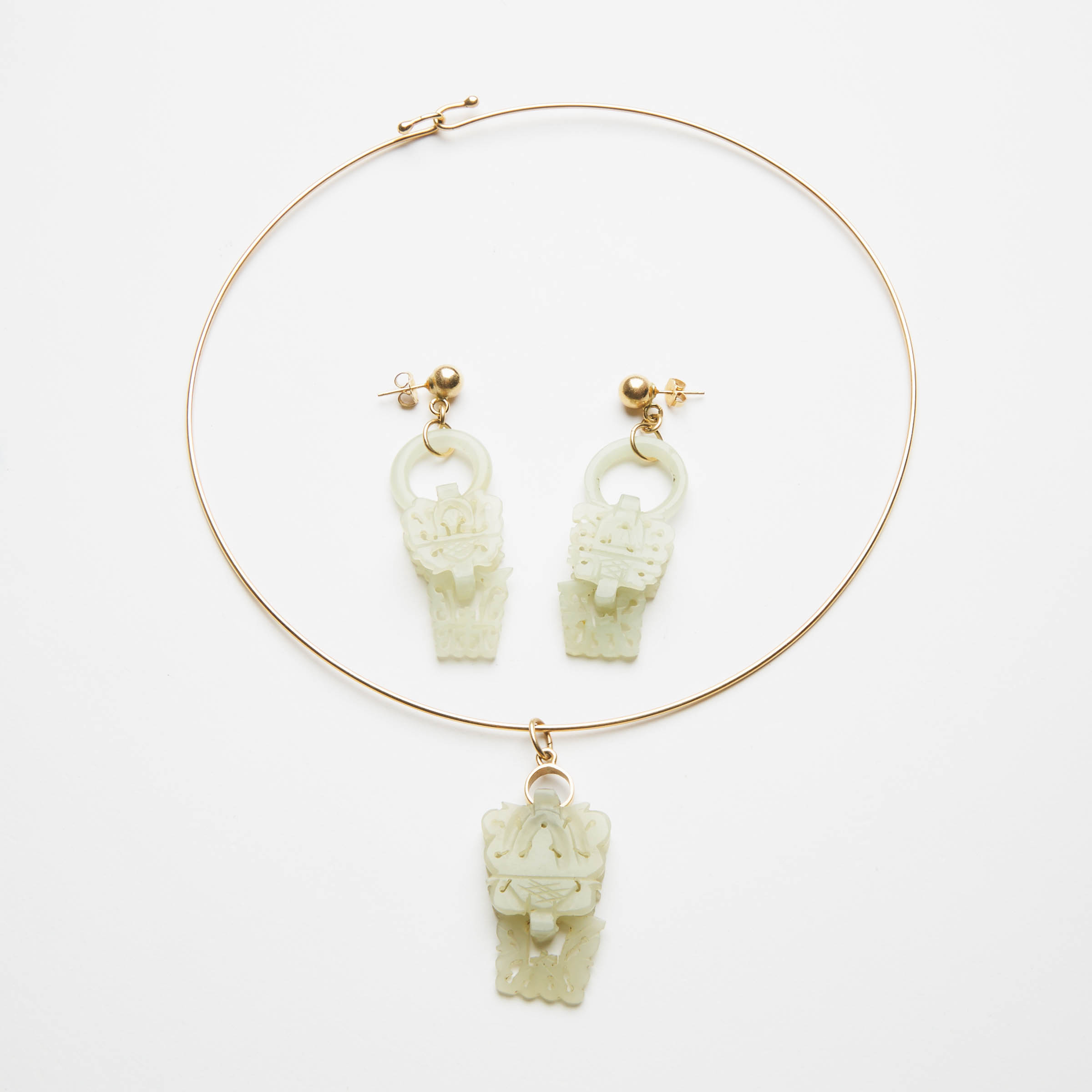 A White Jade 'Longevity' Necklace and Earring Set, 19th Century 