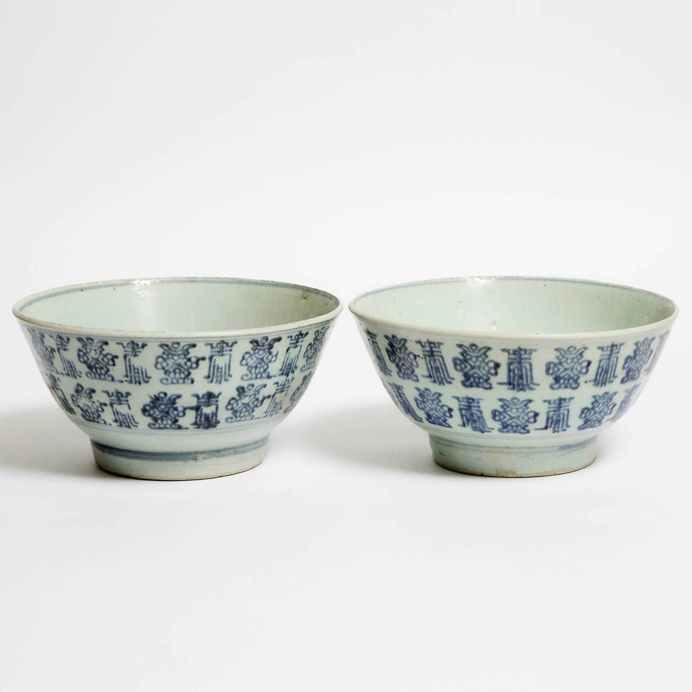 A Pair of Large Swatow Blue and White 'Auspicious Characters' Bowls, Ming Dynasty (1368-1644)