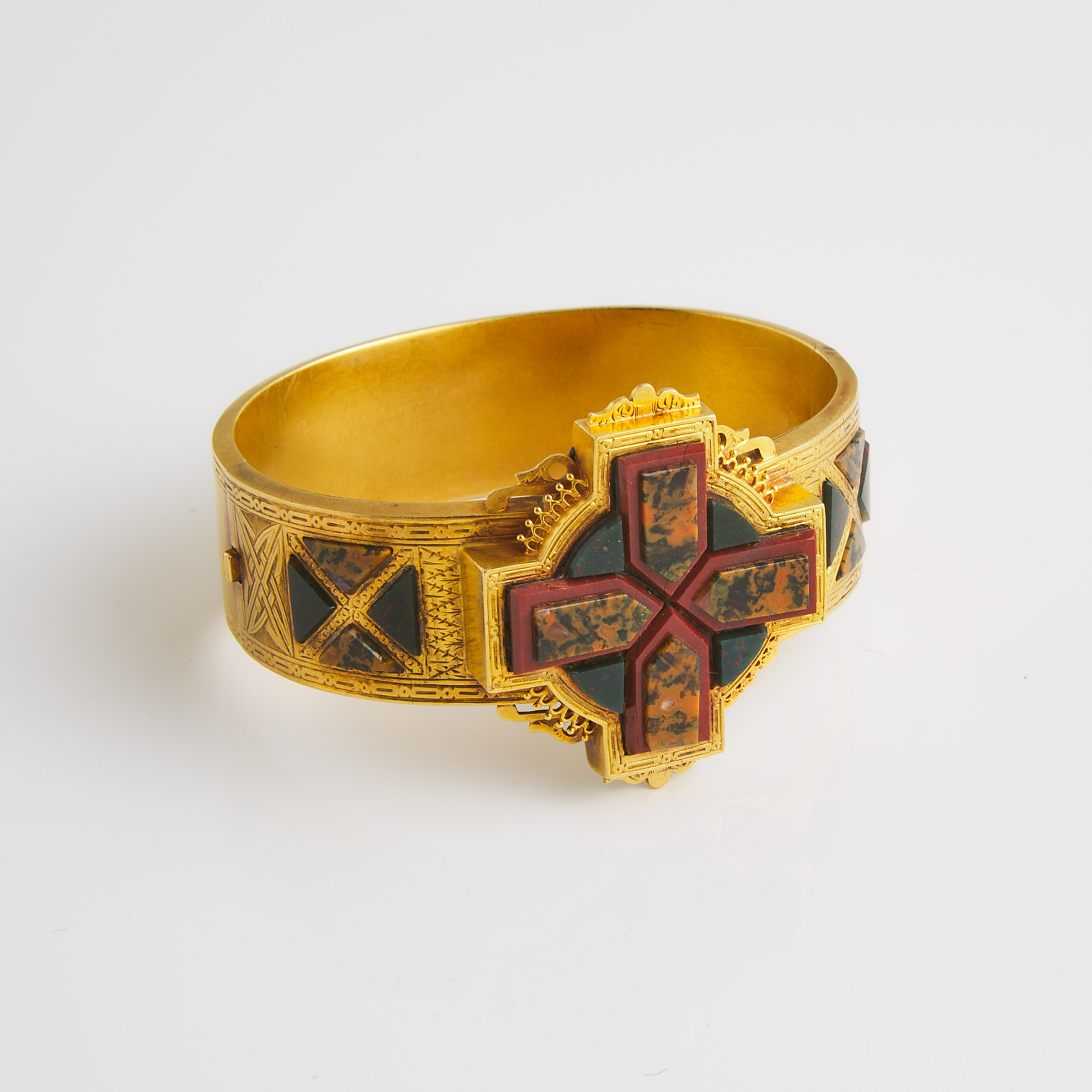 19th Century Scottish 15k Yellow Gold Hinged Bangle
