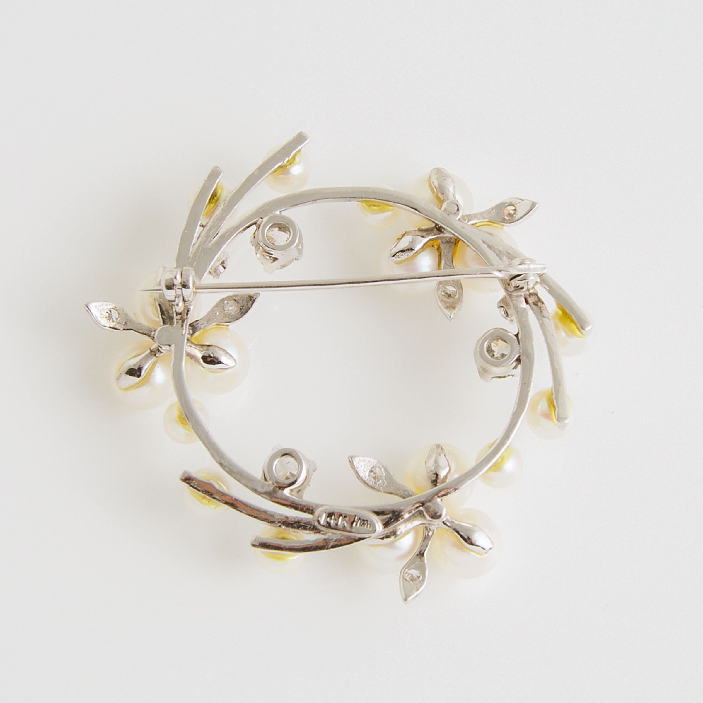 14k White Gold Circular Wreath Brooch