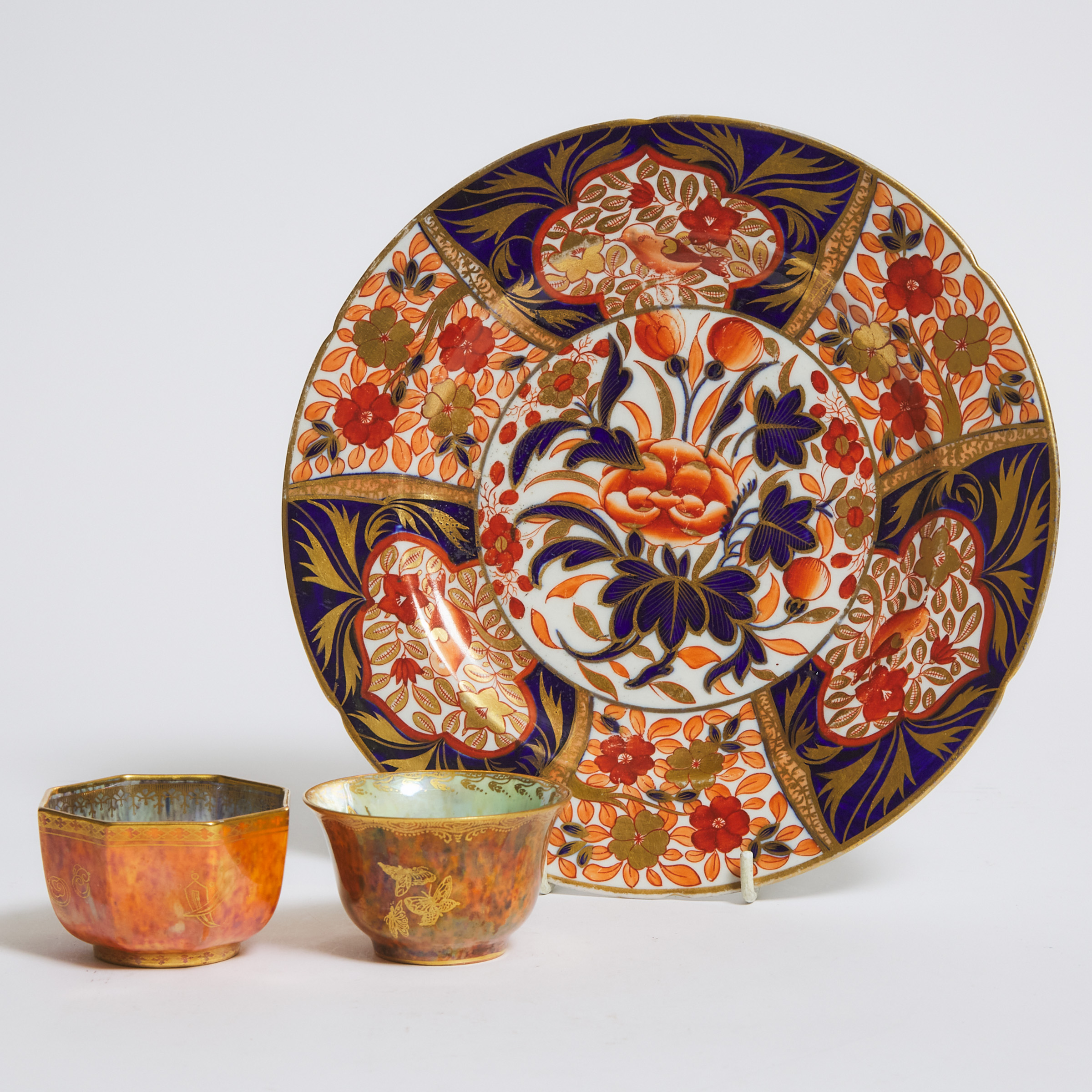 Coalport Japan Pattern Plate, c.1815, and Two Wedgwood Lustre Small Bowls, 1920s