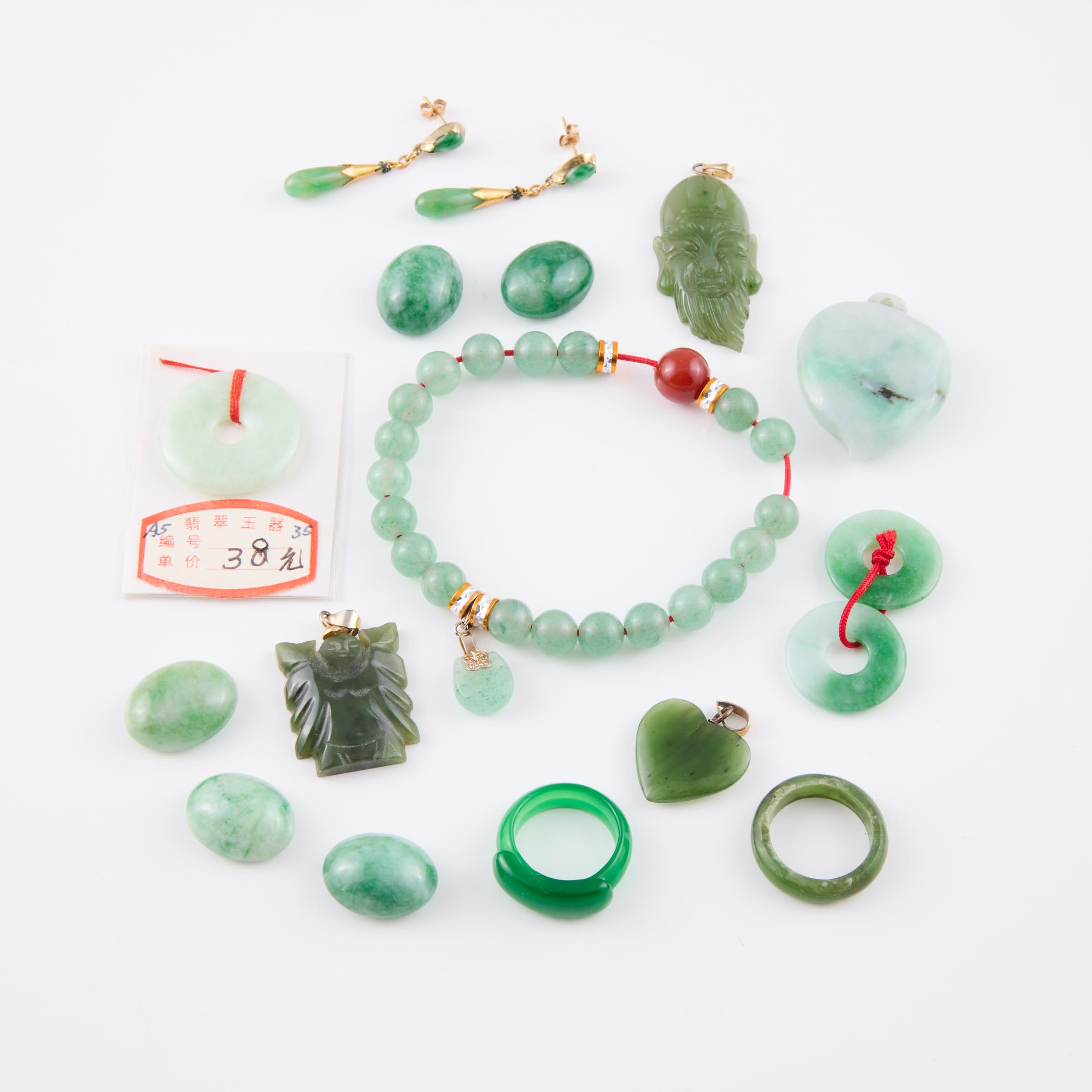 Small Quantity Of Various Jade And Agate Jewellery