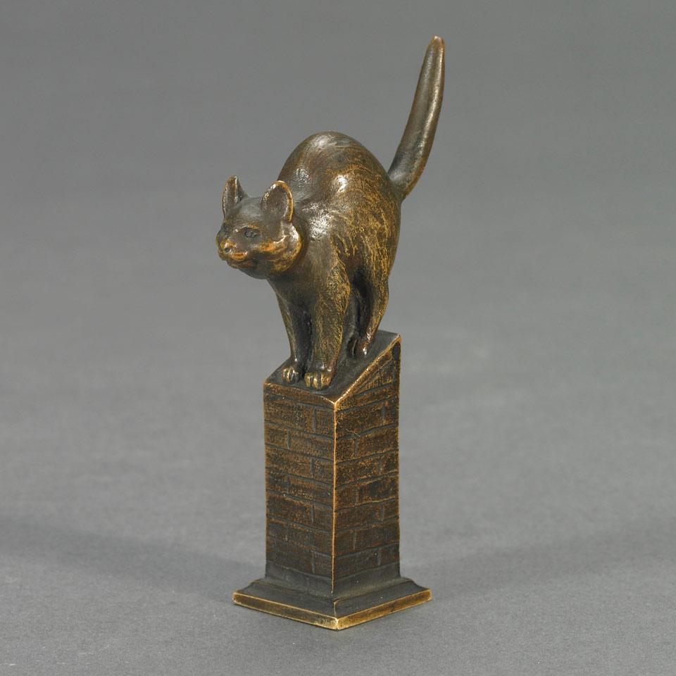 Austrian Patinated Bronze Cat Form Desk Seal by Rudolph Küchler (b.1867), c.1900