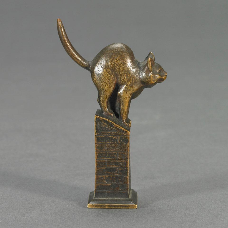 Austrian Patinated Bronze Cat Form Desk Seal by Rudolph Küchler (b.1867), c.1900