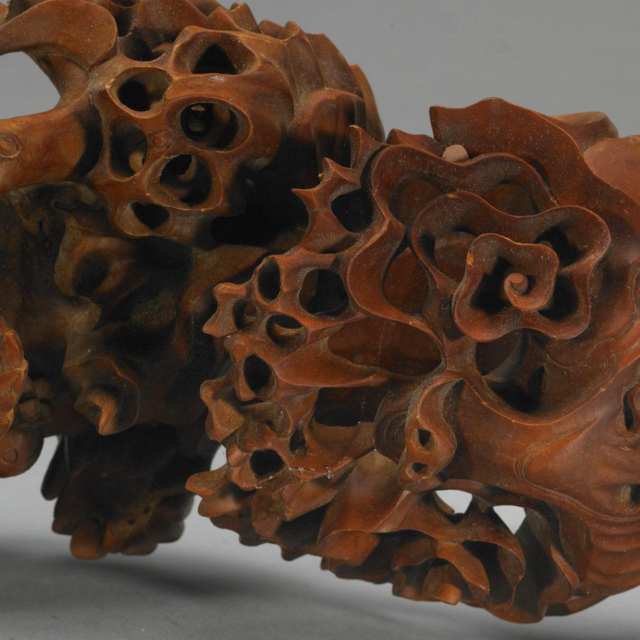 Large Hardwood Retciulated Ruyi Carving