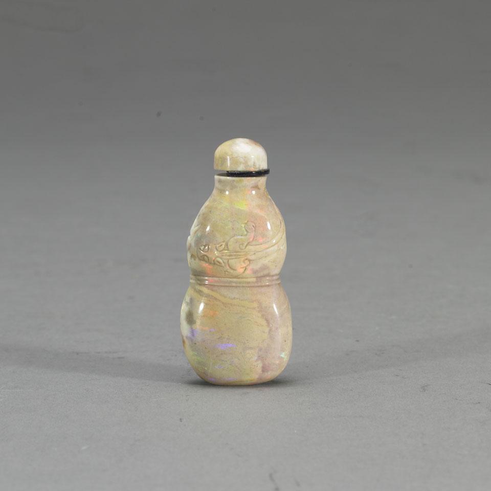 Mother-of-Pearl Snuff Bottle