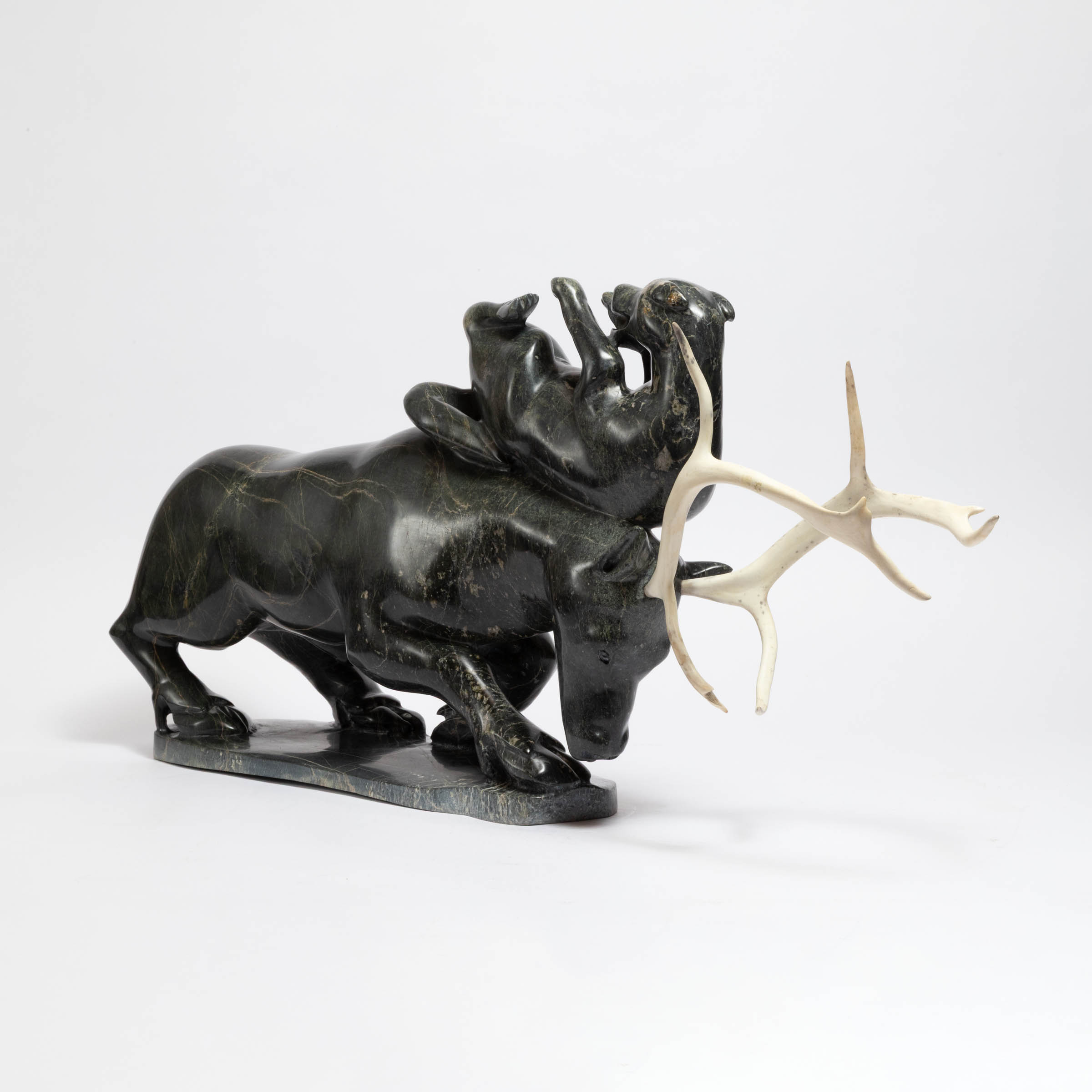 Pootoogook Jaw ᐳᑐᒍ ᔭ (b. 1959)