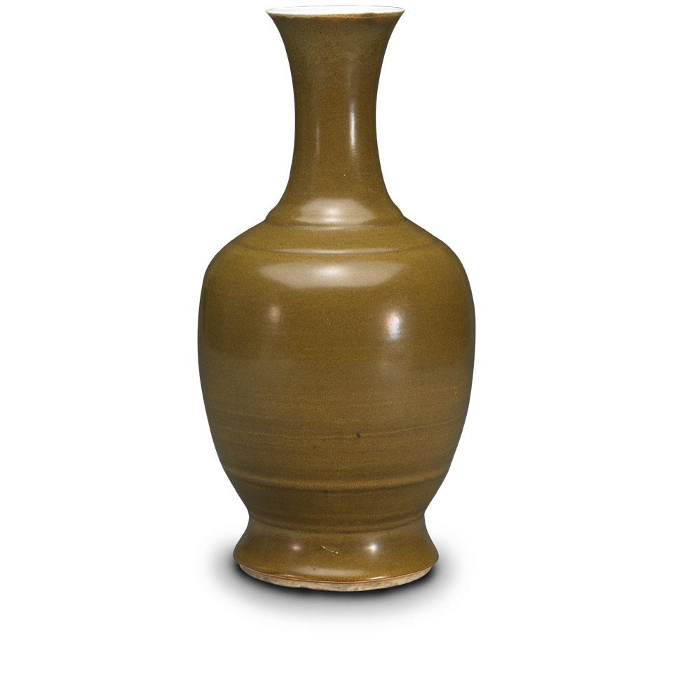 Teadust Baluster Vase, Qing Dynasty, Guangxu Mark and Period (1875-1908)
