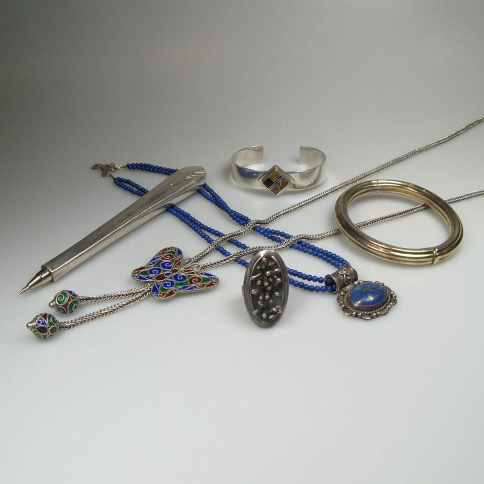 Small Quantity Of Silver jewellery