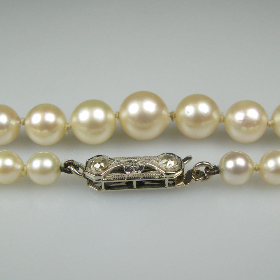 Single Strand Graduated Pearl Necklace