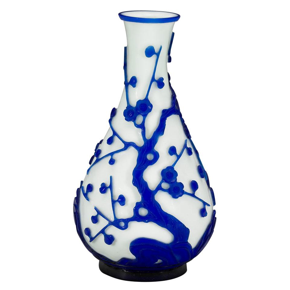 Blue Overlay White Peking Glass Bottle Vase, Qing Dynasty, 19th Century
