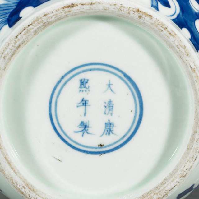 Large Wucai Meiping Vase, Jiajing Mark
