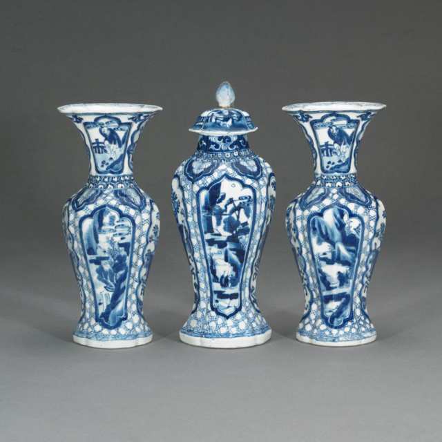 Three Export Blue and White Garniture Vases, Qing Dynasty, 18th Century