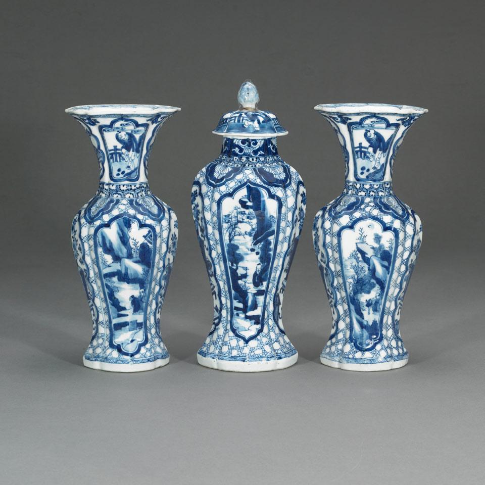 Three Export Blue and White Garniture Vases, Qing Dynasty, 18th Century