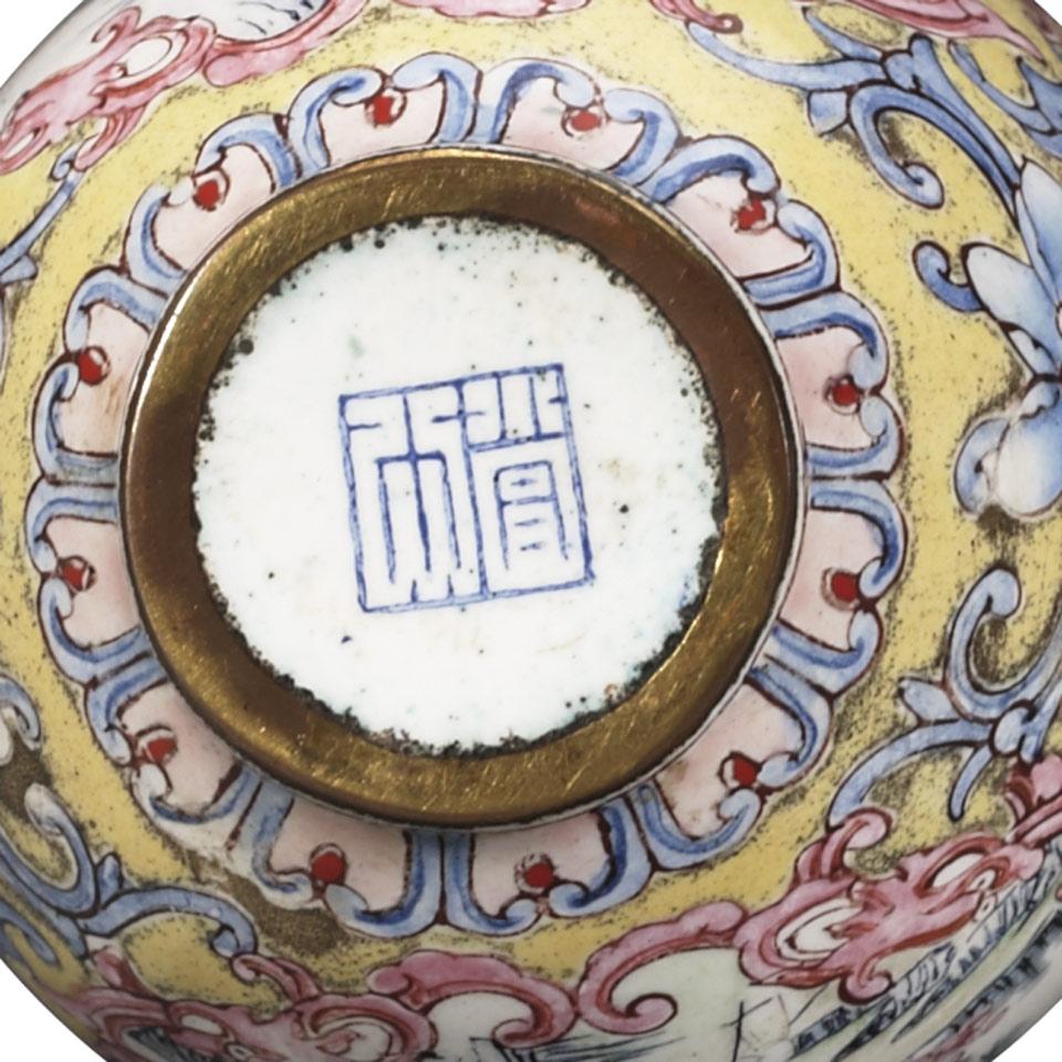 Canton Enamel Snuff Bottle, Qing Dynasty, 19th Century