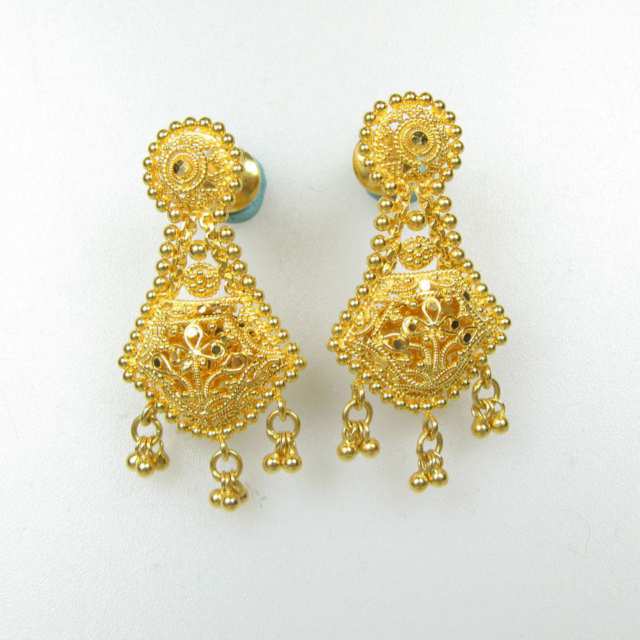 22k Yellow Gold Filigree Necklace And Drop Earrings