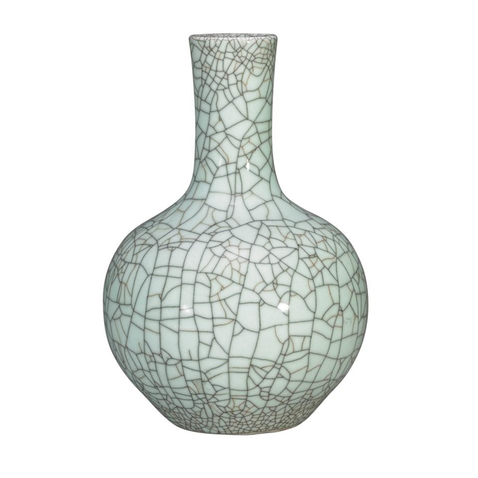 Guan-Type Bottle Vase, Tianqiuping