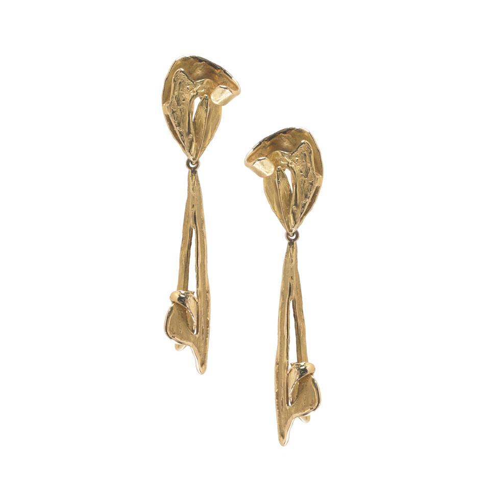 Pair Of George Delrue 18k Yellow Gold Drop Earrings