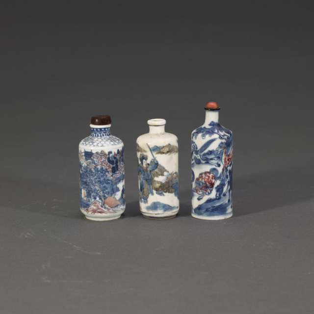 Three Blue and White Rouleau Form Snuff Bottles 