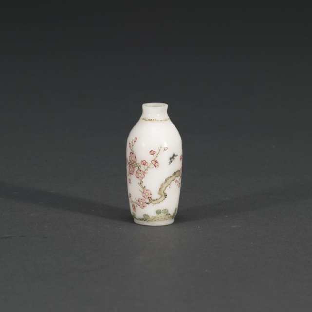 Famille Rose Enamelled Glass Snuff Bottle, Guyuexuan Mark, 1770-1850