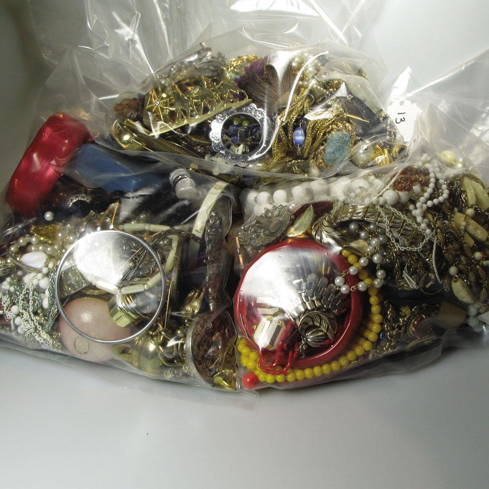 Large Quantity of costume jewellery 