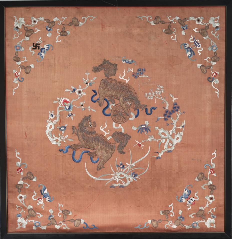Silk Embroided Buddhist Lion Panel, Guangxu Period (1875-1908)