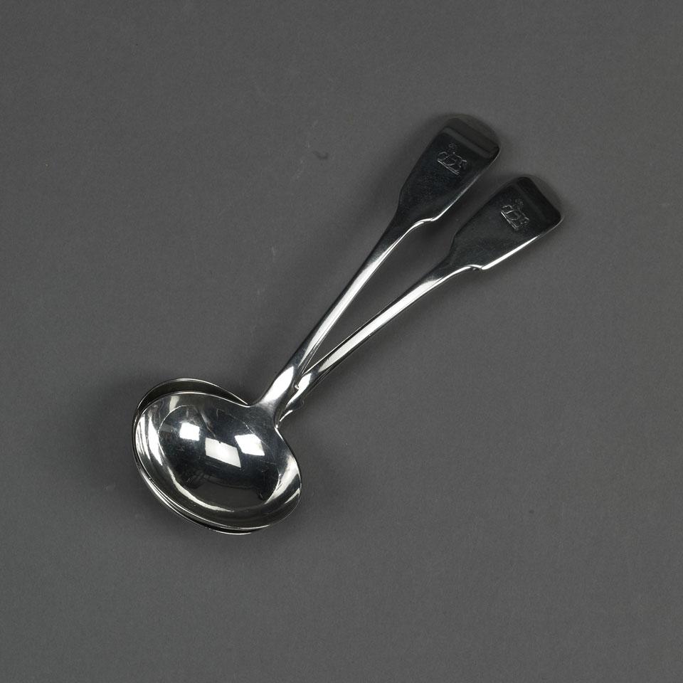 Pair of George IV Silver Fiddle Pattern Sauce Ladles, William Traies, London, 1825