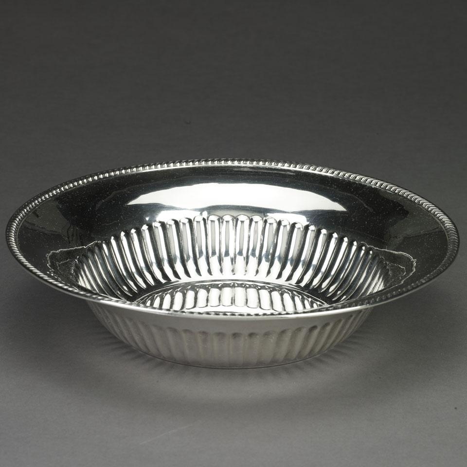 American Silver Berry Bowl, Graff, Washbourne & Dunn, New York, N.Y., 20th century