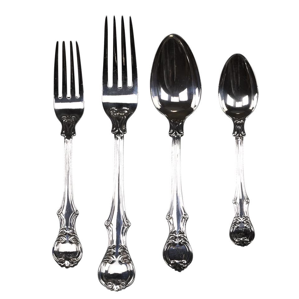 Victorian Silver Victoria Pattern Flatware Service, Samuel Hayne & Dudley Cater and Henry Lias & Son, London, 1836-77