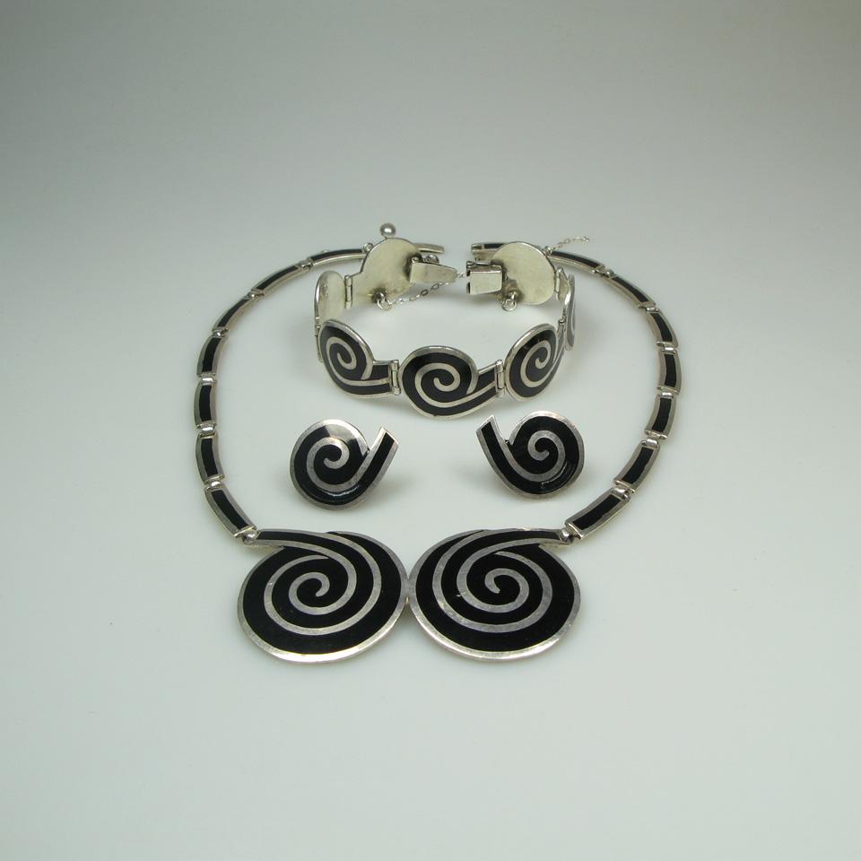 Margot Van Voorhies Carr Mexican Sterling Silver Necklace, Bracelet And Screw-Back Earrings