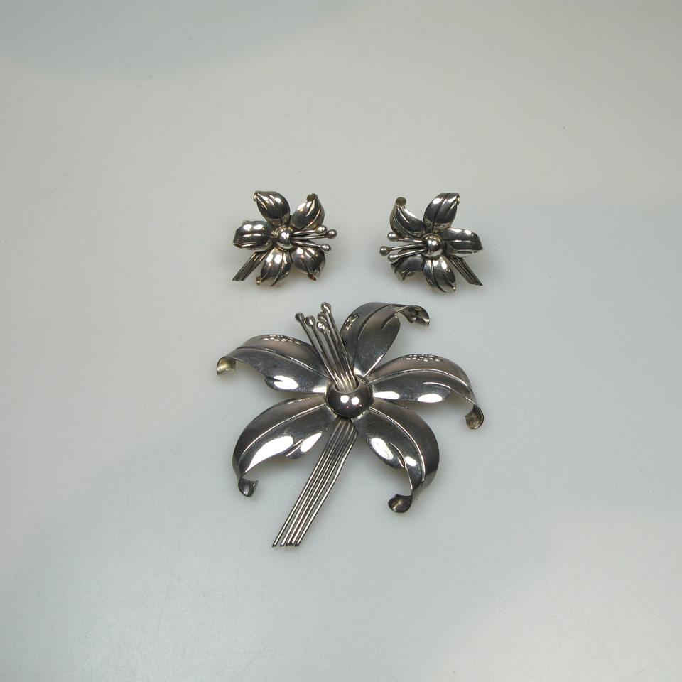 Isidro Garcia Pîna Mexican Sterling Silver Floral Brooch And Screw-Back Earrings