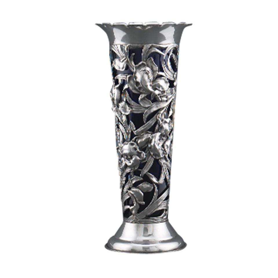 Edwardian Silver Vase, Goldsmiths & Silversmiths Co., London, 1904