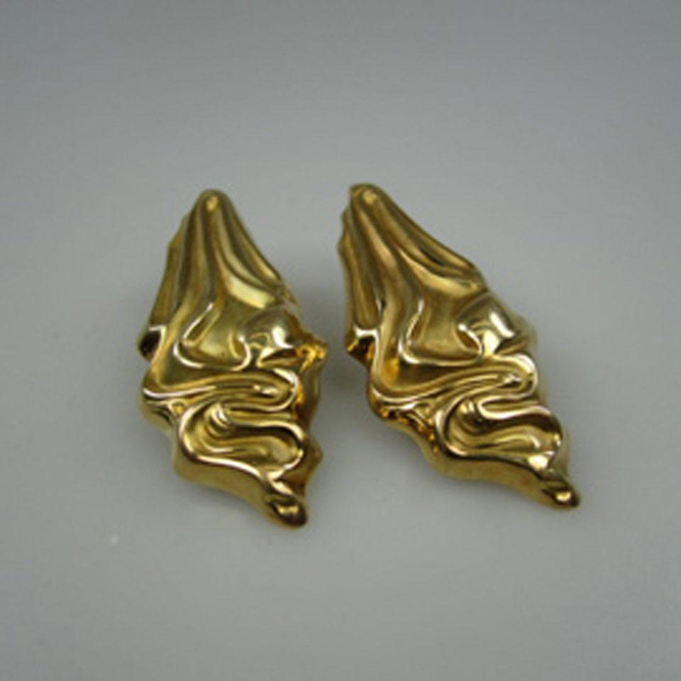 Pair Of Carino Italian 18k Yellow Gold Earrings