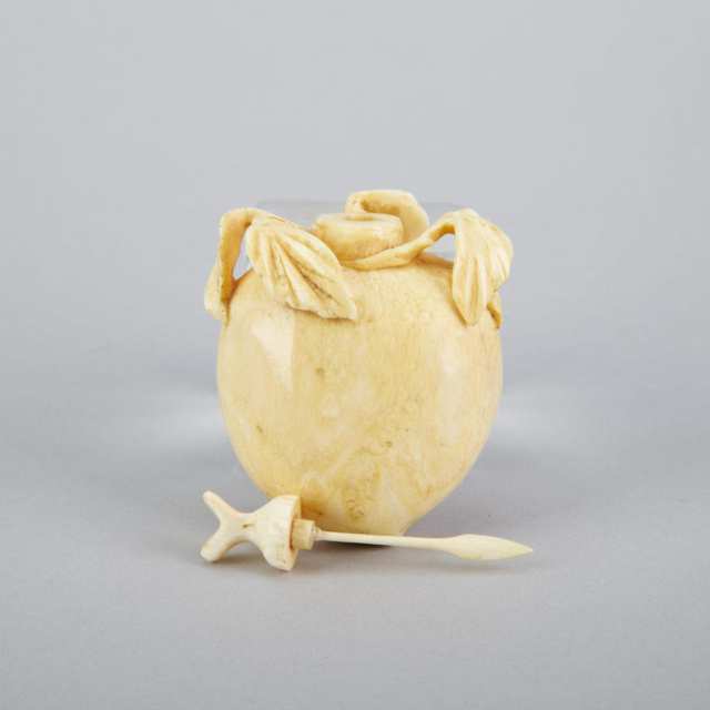 Ivory Carved Peach Form Snuff Bottle