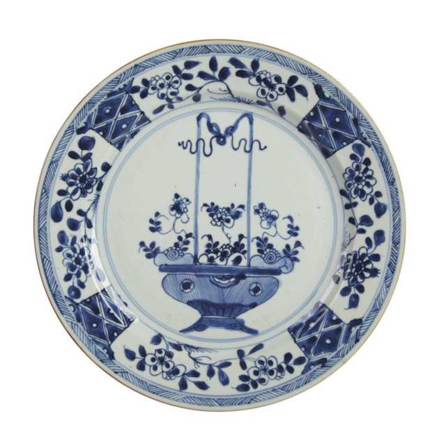 Four Export Blue and White ‘Floral Bouquet’ Plates, Kangxi Period (1662-1722)