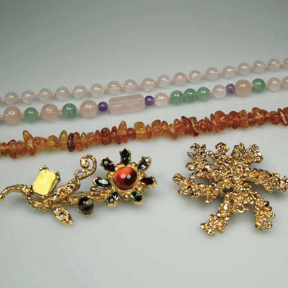 Small Quantity Of Costume Jewellery 