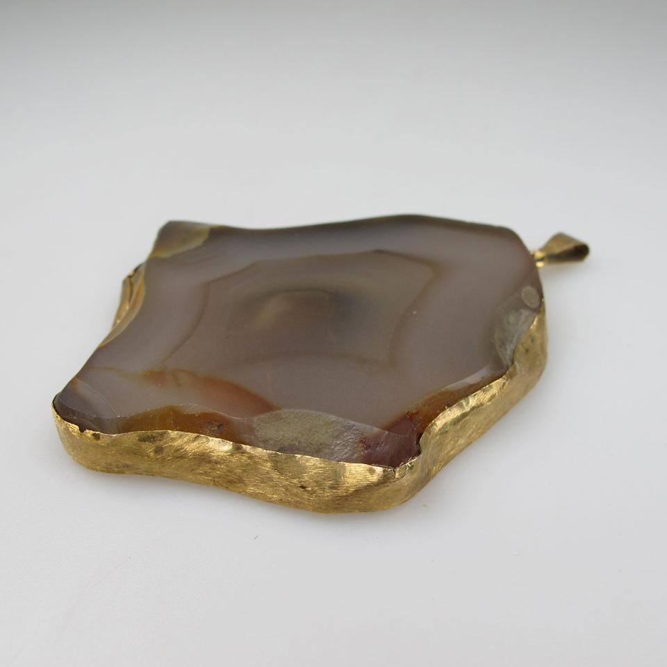 18k Yellow Gold And Agate Pendant