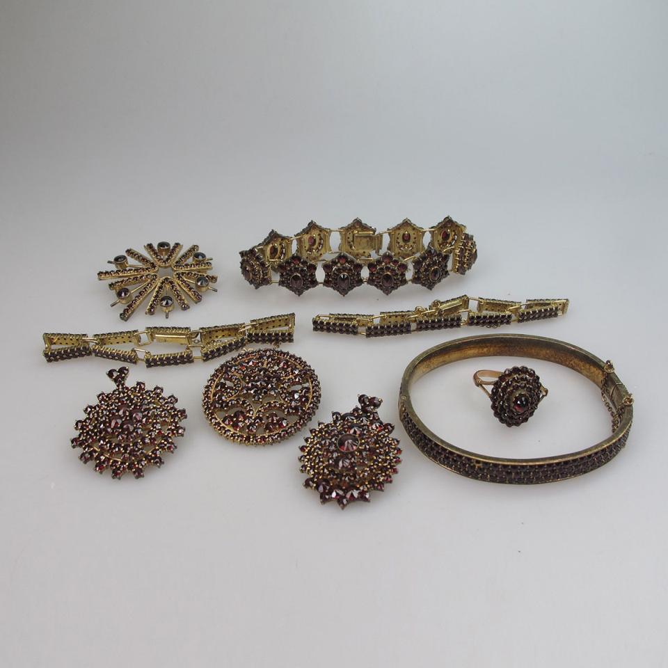 Small Quantity Of 900 Grade Silver Gilt Jewellery