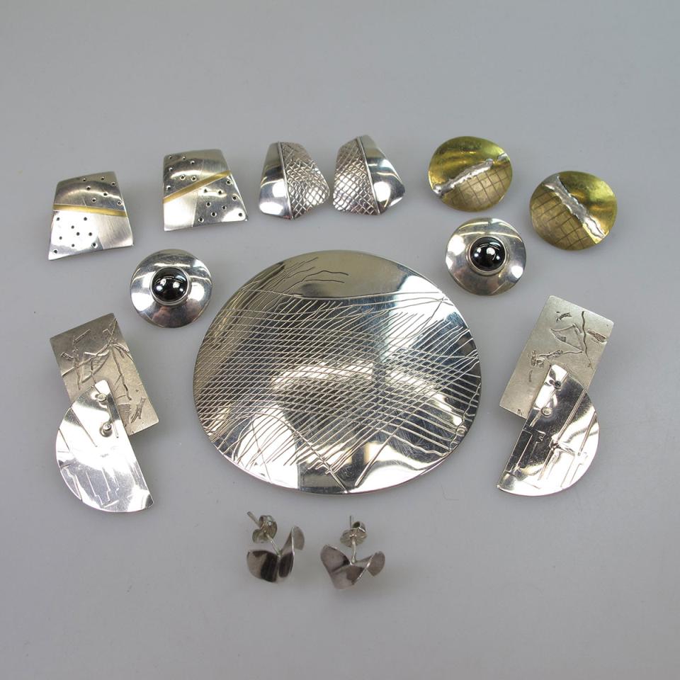 Late 20th Century Silver And Metal Brooch And 6 Pairs Of Earrings