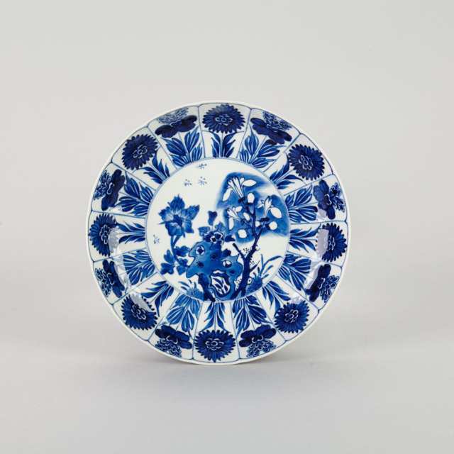 Pair Export Blue and White Shallow Bowls, Kangxi Period (1662-1722) 