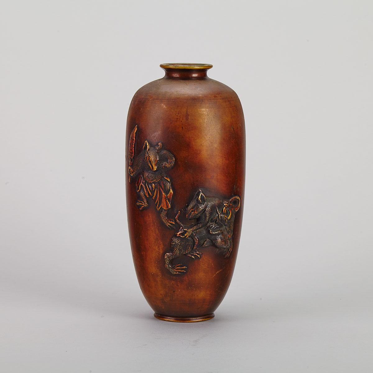 Bronze ‘Sumo Rats’ Cabinet Vase, Signed, Meiji Period, Late 19th Century
