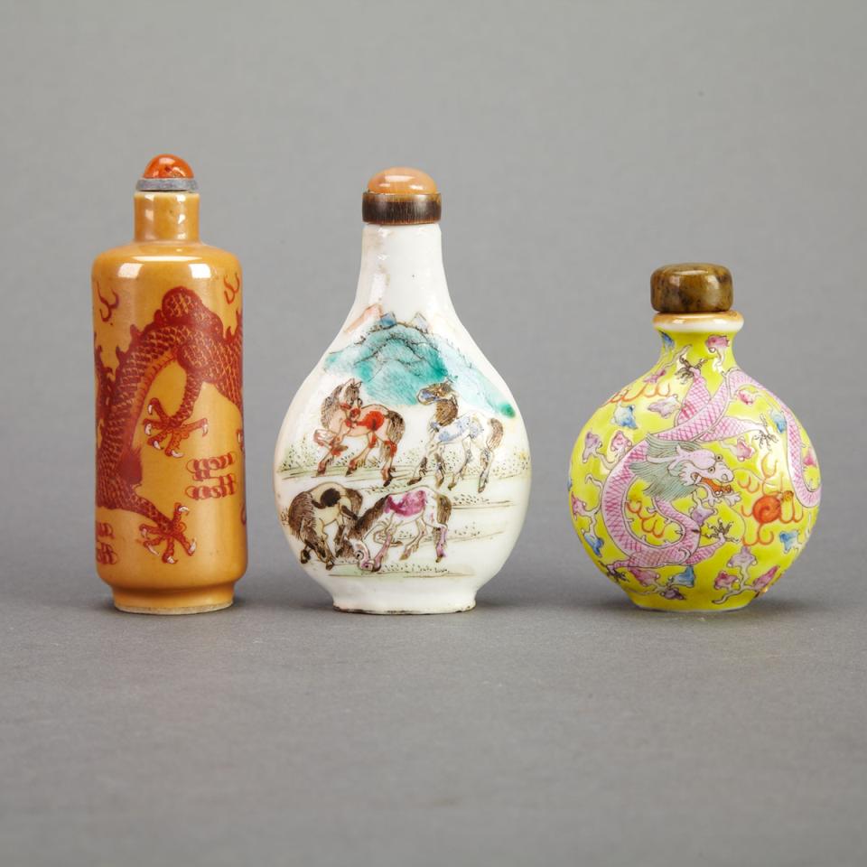 Three Porcelain Snuff Bottles, 19th/20th Century 