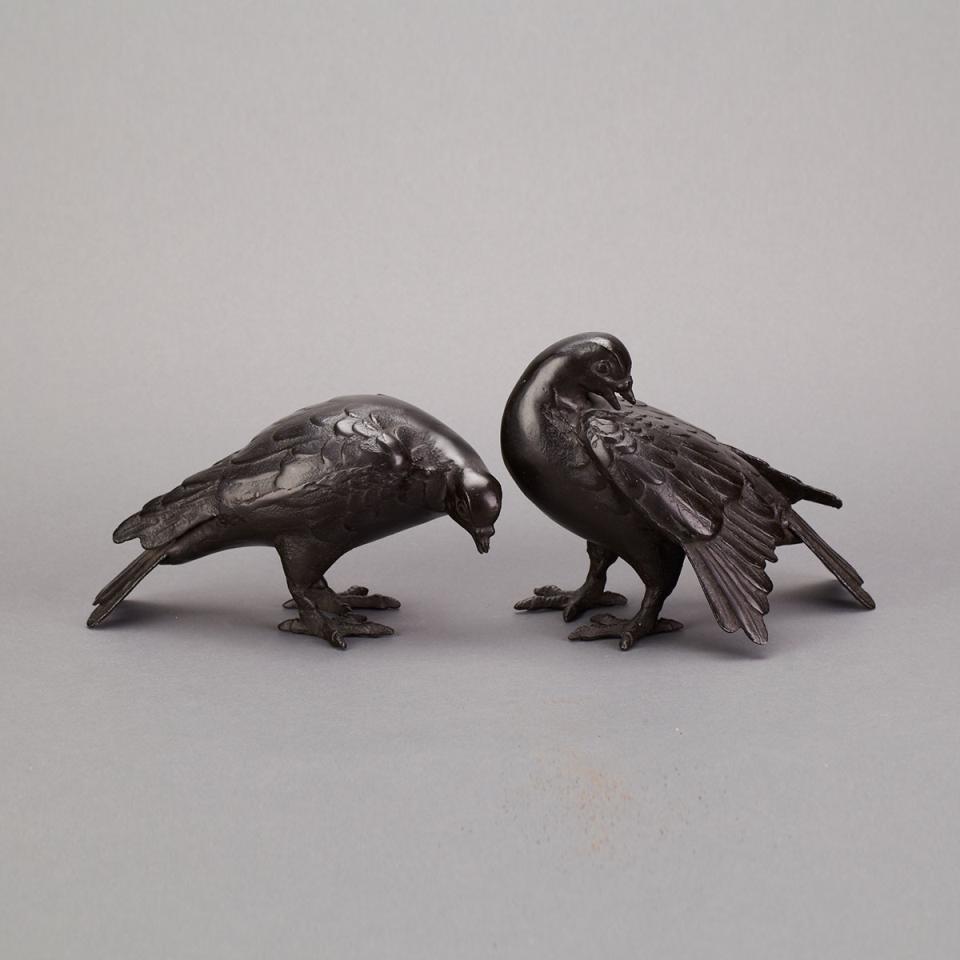 Pair of Patinated Cast Iron Models of Pigeons, mid 20th century